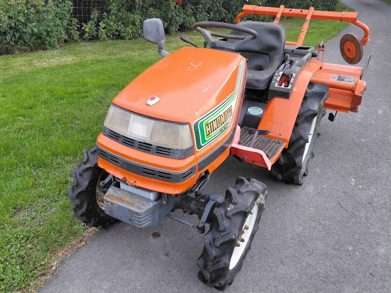 Hinomoto C14 - Μικρό τρακτέρ: φωτογραφία 1 Hinomoto C14 - Μικρό τρακτέρ: φωτογραφία 1