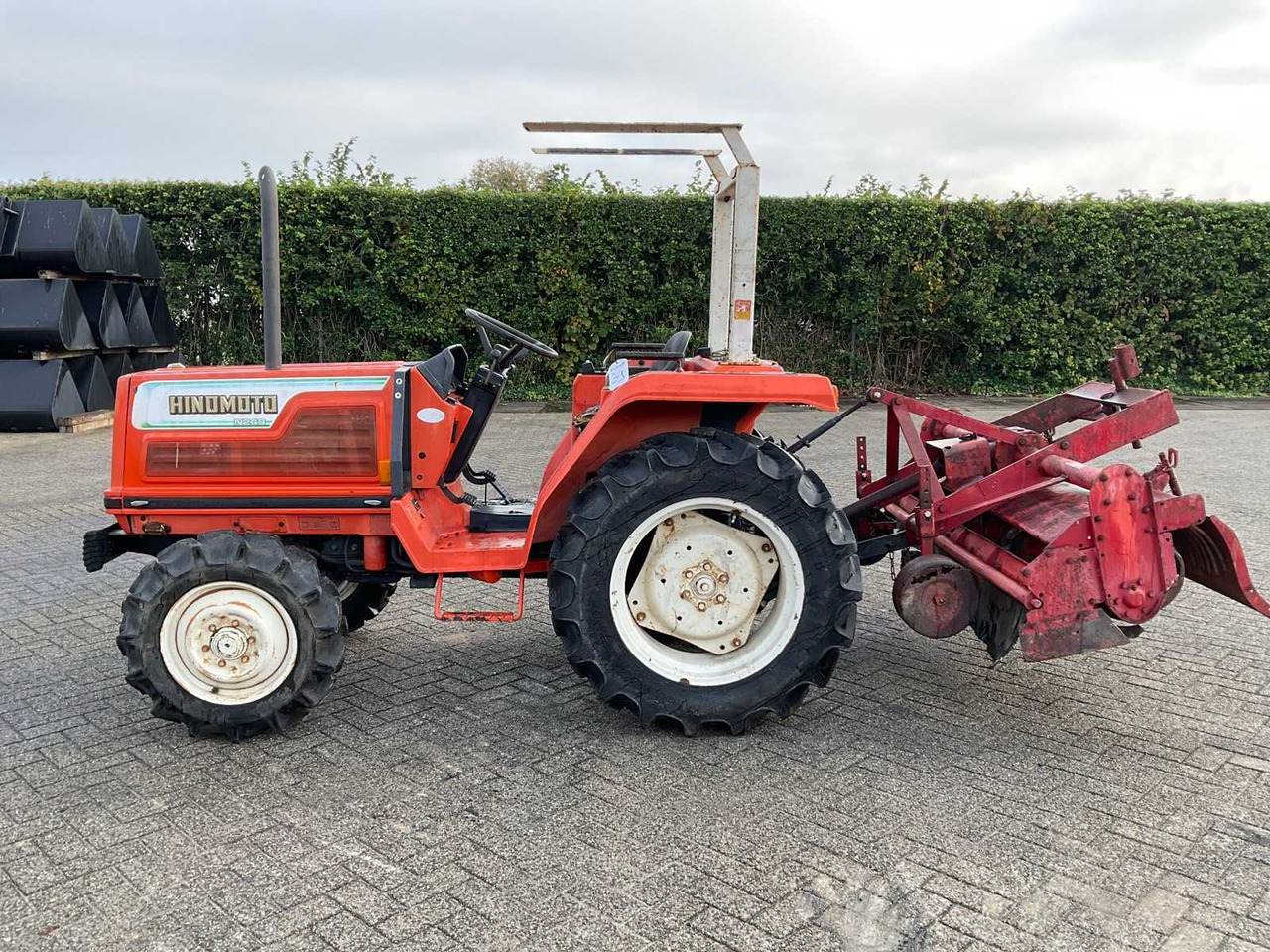 Hinomoto N249 - Μικρό τρακτέρ: φωτογραφία 5 Hinomoto N249 - Μικρό τρακτέρ: φωτογραφία 5