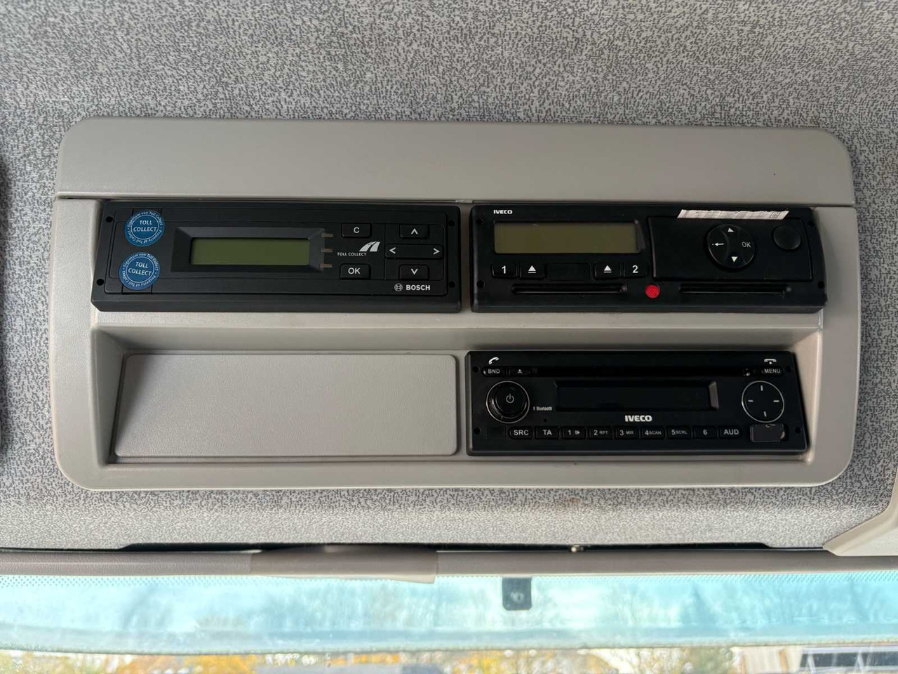 Φορτηγό IVECO CARGO HOOKLIFT FROM 2015 – INCL. 3 CONTAINERS: φωτογραφία 19