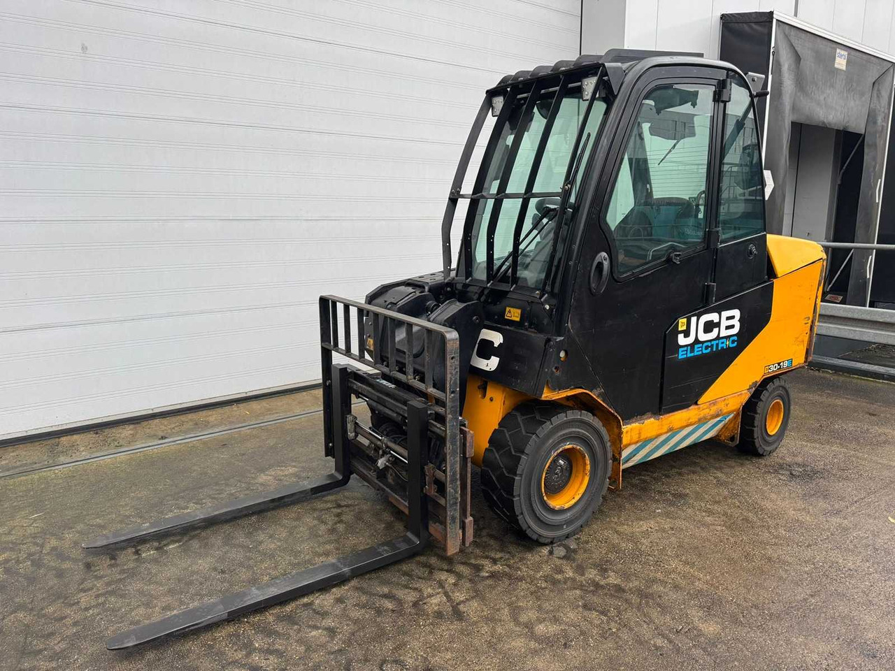 JCB - 2020 - TLT-30-E - FORK POSITIONER, SIDE-SHIFT - FORKLIFT - Περονοφόρο όχημα: φωτογραφία 1 JCB - 2020 - TLT-30-E - FORK POSITIONER, SIDE-SHIFT - FORKLIFT - Περονοφόρο όχημα: φωτογραφία 1