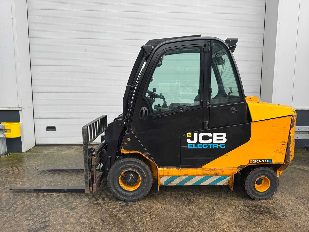 JCB - 2020 - TLT-30-E - FORK POSITIONER, SIDE-SHIFT - FORKLIFT - Περονοφόρο όχημα: φωτογραφία 2 JCB - 2020 - TLT-30-E - FORK POSITIONER, SIDE-SHIFT - FORKLIFT - Περονοφόρο όχημα: φωτογραφία 2