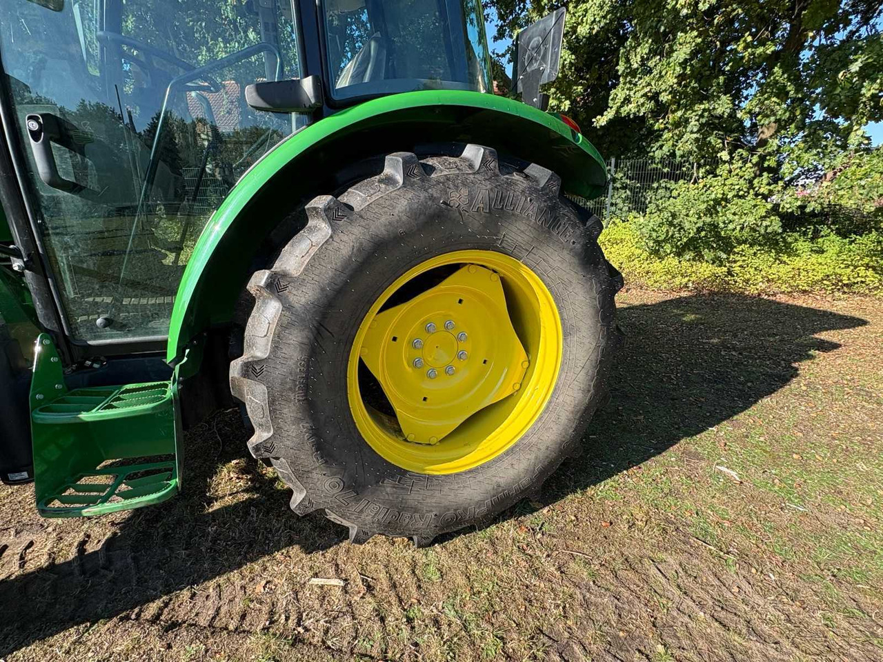 John Deere 2020 JOHN DEERE 5075E WITH STOLL FRONT LOADER SOLID 35-18.1P - Τρακτέρ: φωτογραφία 5 John Deere 2020 JOHN DEERE 5075E WITH STOLL FRONT LOADER SOLID 35-18.1P - Τρακτέρ: φωτογραφία 5