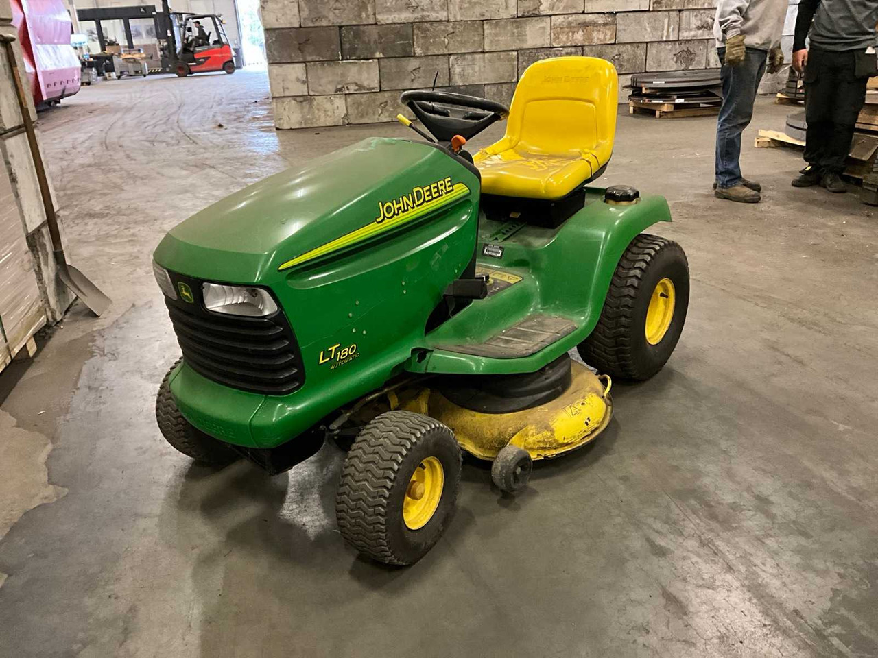 John Deere LT180 automatic - Χλοοκοπτικό: φωτογραφία 2 John Deere LT180 automatic - Χλοοκοπτικό: φωτογραφία 2