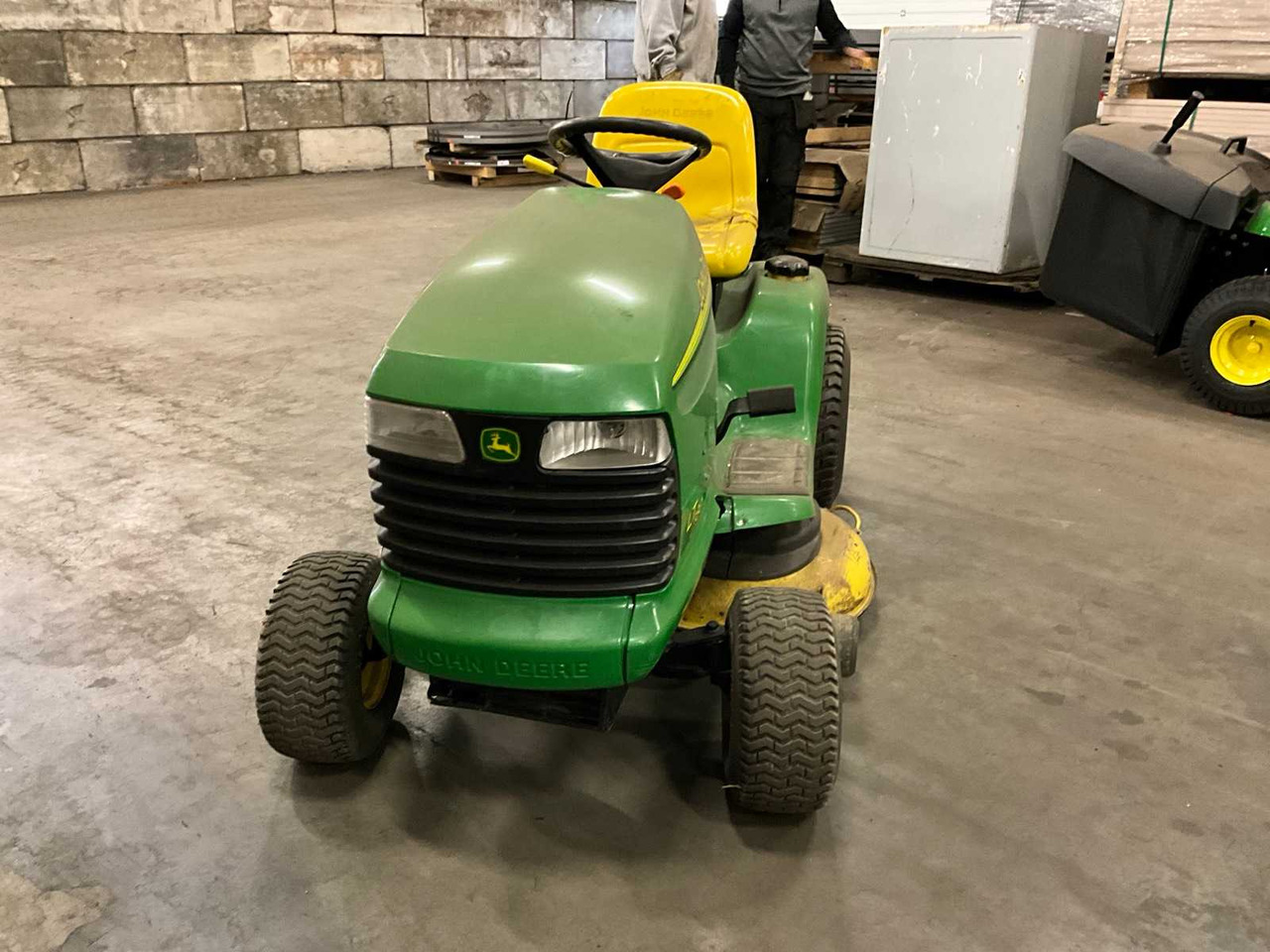 John Deere LT180 automatic - Χλοοκοπτικό: φωτογραφία 3 John Deere LT180 automatic - Χλοοκοπτικό: φωτογραφία 3