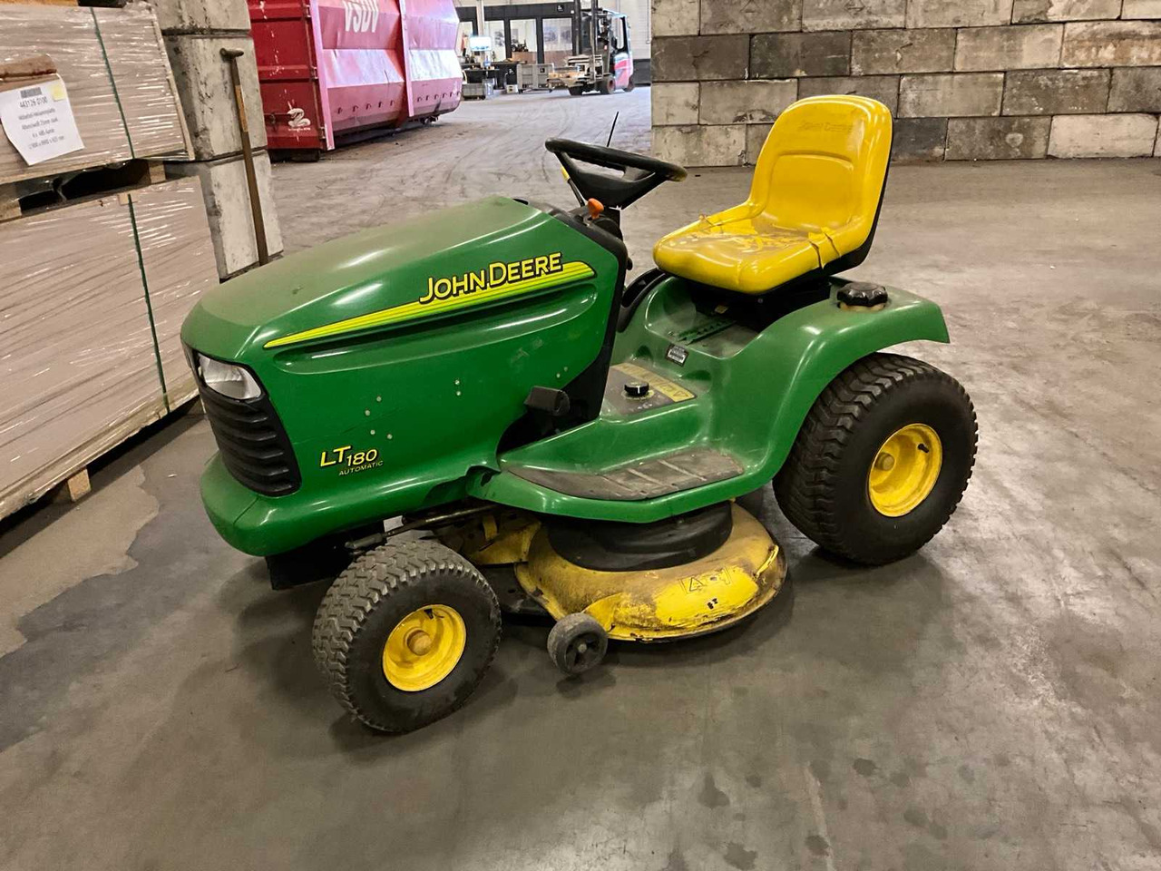 John Deere LT180 automatic - Χλοοκοπτικό: φωτογραφία 1 John Deere LT180 automatic - Χλοοκοπτικό: φωτογραφία 1