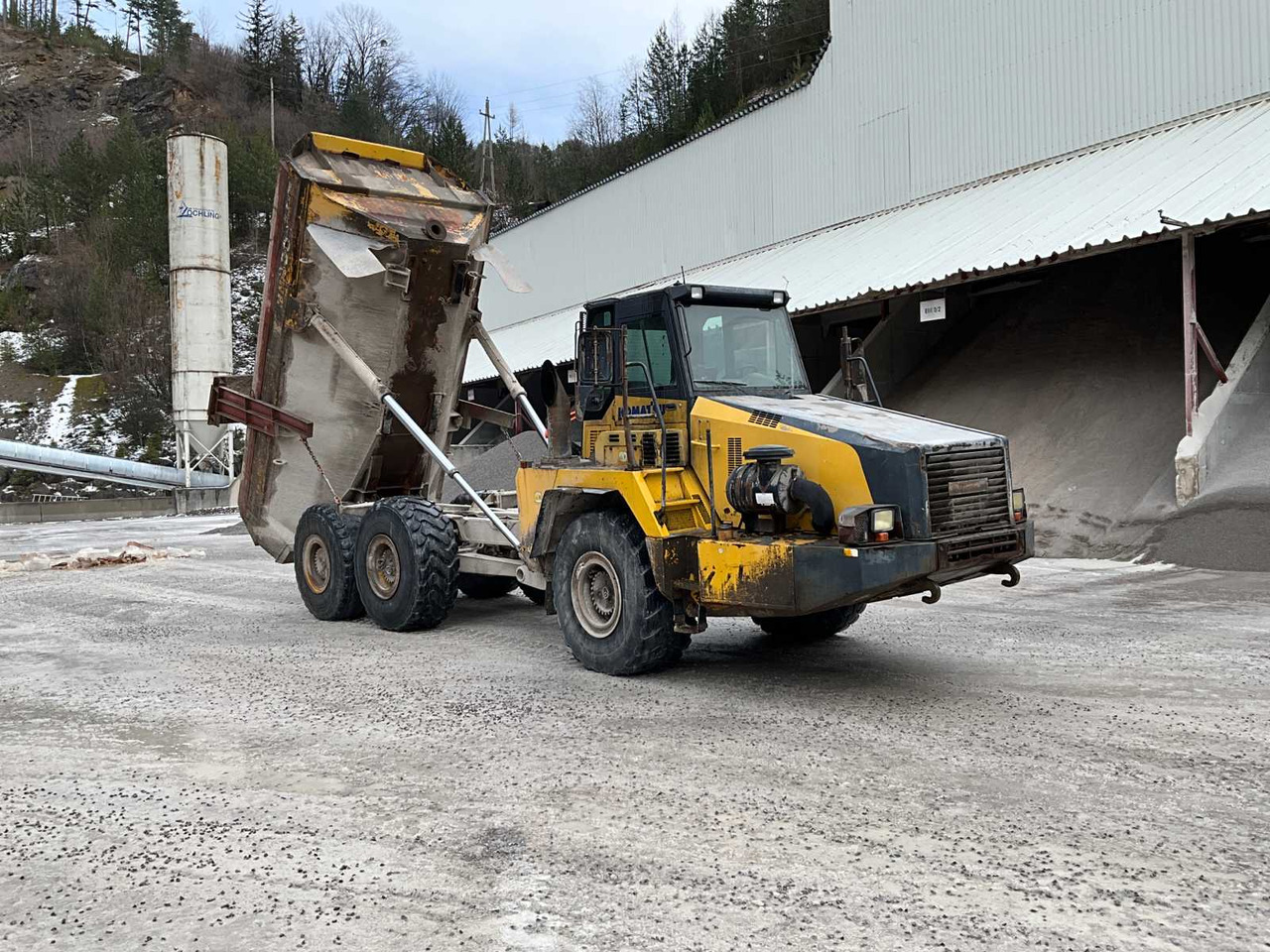 Komatsu HM300-2 - Ανατρεπόμενο όχημα: φωτογραφία 2 Komatsu HM300-2 - Ανατρεπόμενο όχημα: φωτογραφία 2