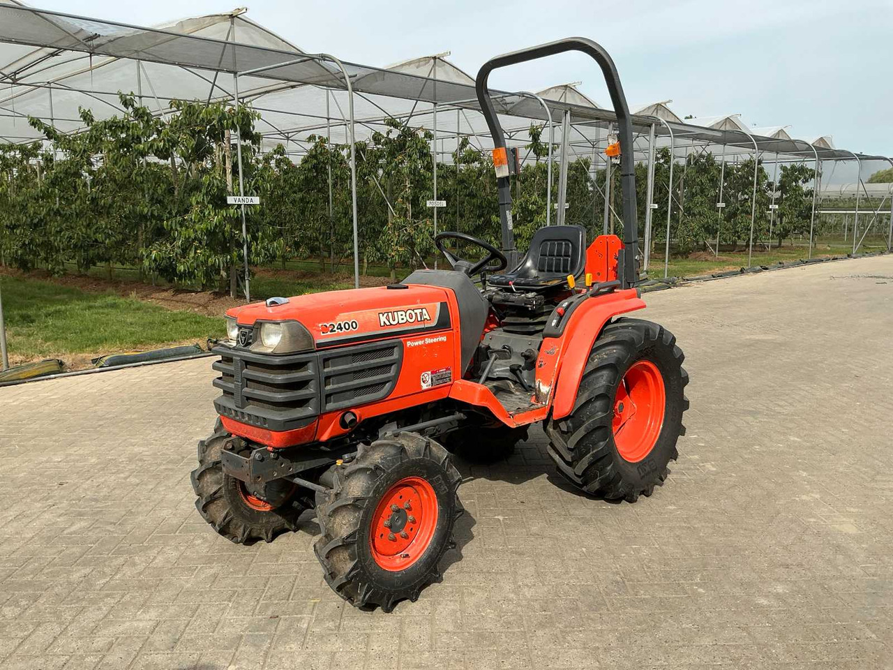 Kubota B2400 - Μικρό τρακτέρ: φωτογραφία 1 Kubota B2400 - Μικρό τρακτέρ: φωτογραφία 1