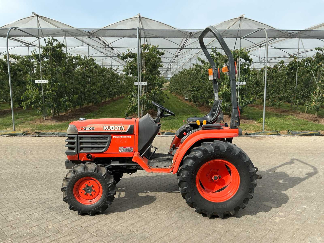 Kubota B2400 - Μικρό τρακτέρ: φωτογραφία 2 Kubota B2400 - Μικρό τρακτέρ: φωτογραφία 2