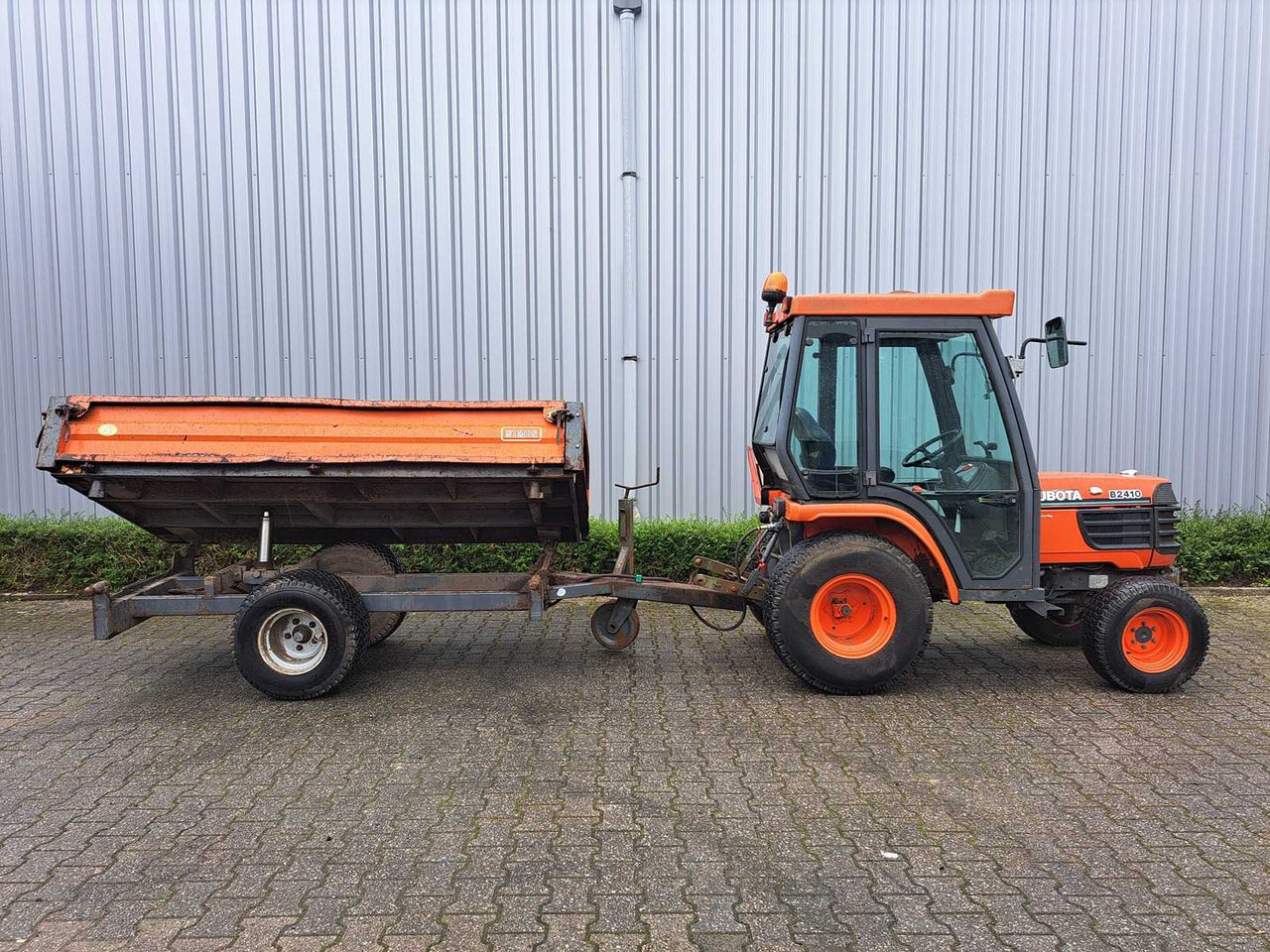 Kubota B2410 - Μικρό τρακτέρ: φωτογραφία 5 Kubota B2410 - Μικρό τρακτέρ: φωτογραφία 5