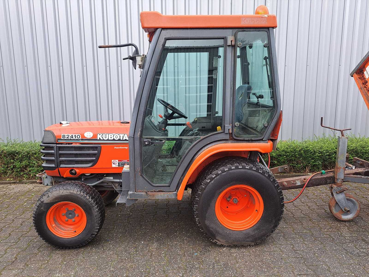 Kubota B2410 - Μικρό τρακτέρ: φωτογραφία 4 Kubota B2410 - Μικρό τρακτέρ: φωτογραφία 4