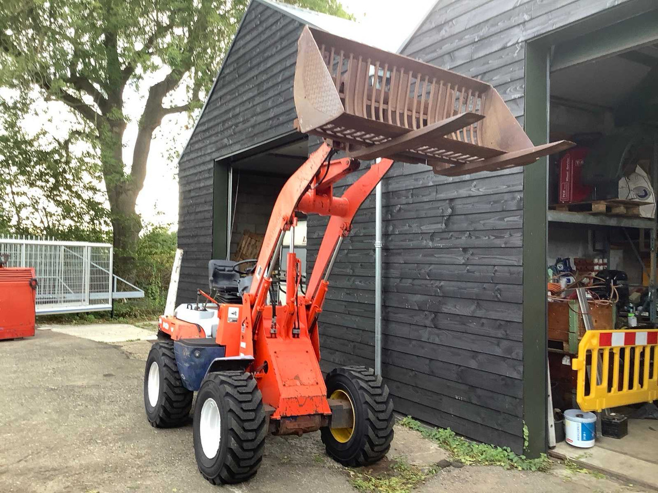 Kubota R420 - Ελαστιχοφόρος φορτωτής: φωτογραφία 5 Kubota R420 - Ελαστιχοφόρος φορτωτής: φωτογραφία 5