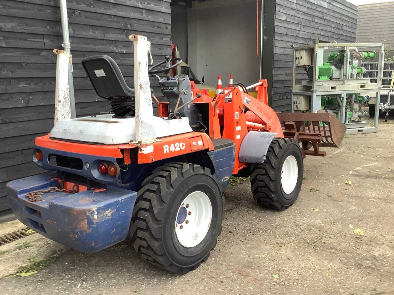 Kubota R420 - Ελαστιχοφόρος φορτωτής: φωτογραφία 2 Kubota R420 - Ελαστιχοφόρος φορτωτής: φωτογραφία 2