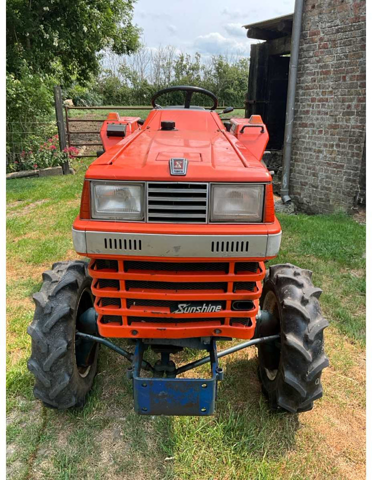 Kubota Sunshine L1-225 - Μικρό τρακτέρ: φωτογραφία 2 Kubota Sunshine L1-225 - Μικρό τρακτέρ: φωτογραφία 2