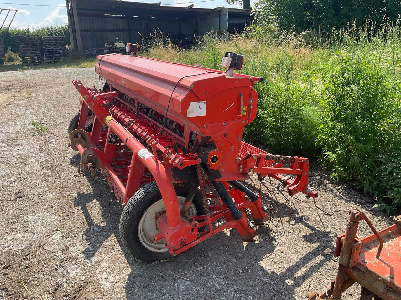 Kuhn K1353 - Μηχανήματα σποράς: φωτογραφία 4 Kuhn K1353 - Μηχανήματα σποράς: φωτογραφία 4