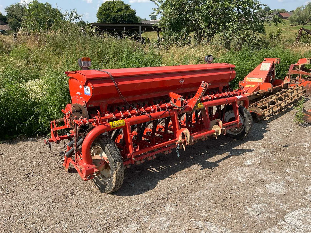 Kuhn K1353 - Μηχανήματα σποράς: φωτογραφία 1 Kuhn K1353 - Μηχανήματα σποράς: φωτογραφία 1