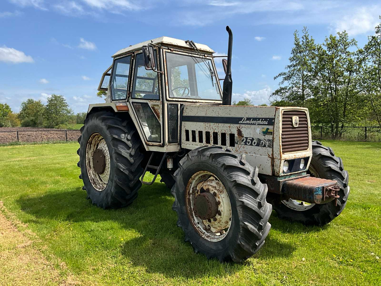 Lamborghini 1256 DT - Τρακτέρ: φωτογραφία 4 Lamborghini 1256 DT - Τρακτέρ: φωτογραφία 4