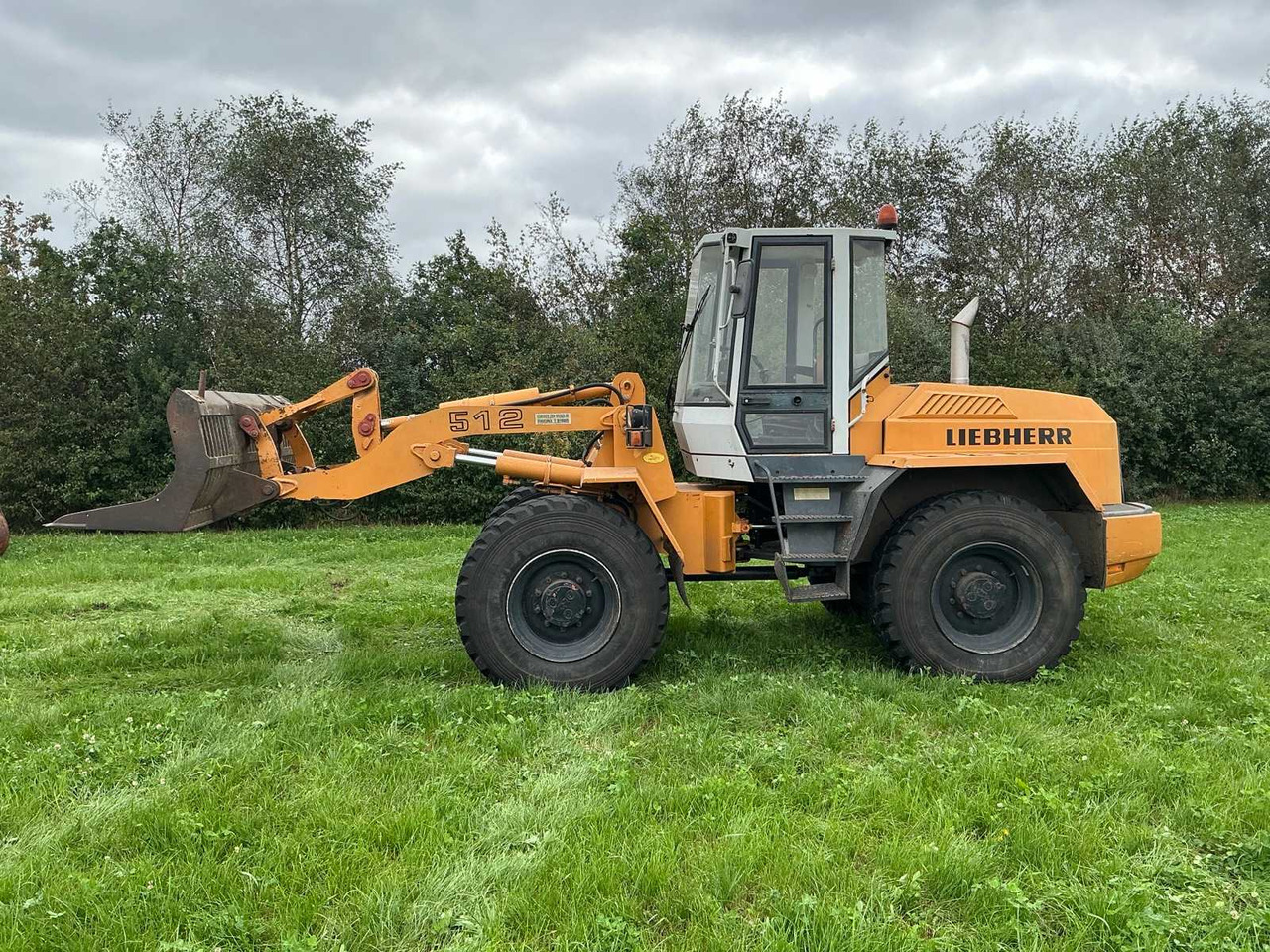 Liebherr 1993 LIEBHERR L512 SHOVEL - Ελαστιχοφόρος φορτωτής: φωτογραφία 3 Liebherr 1993 LIEBHERR L512 SHOVEL - Ελαστιχοφόρος φορτωτής: φωτογραφία 3