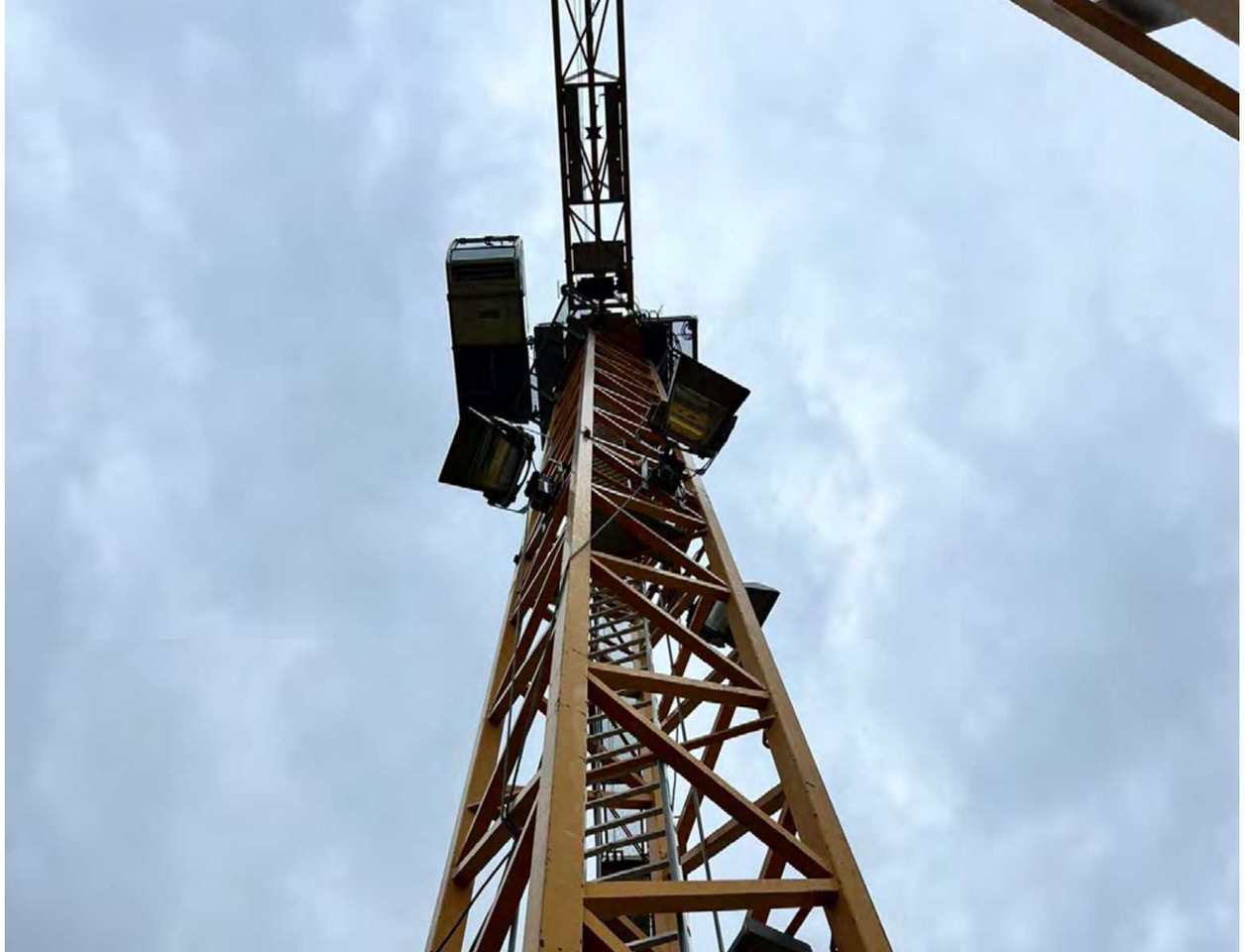 Liebherr 71 EC-B - Πυργογερανός: φωτογραφία 2 Liebherr 71 EC-B - Πυργογερανός: φωτογραφία 2