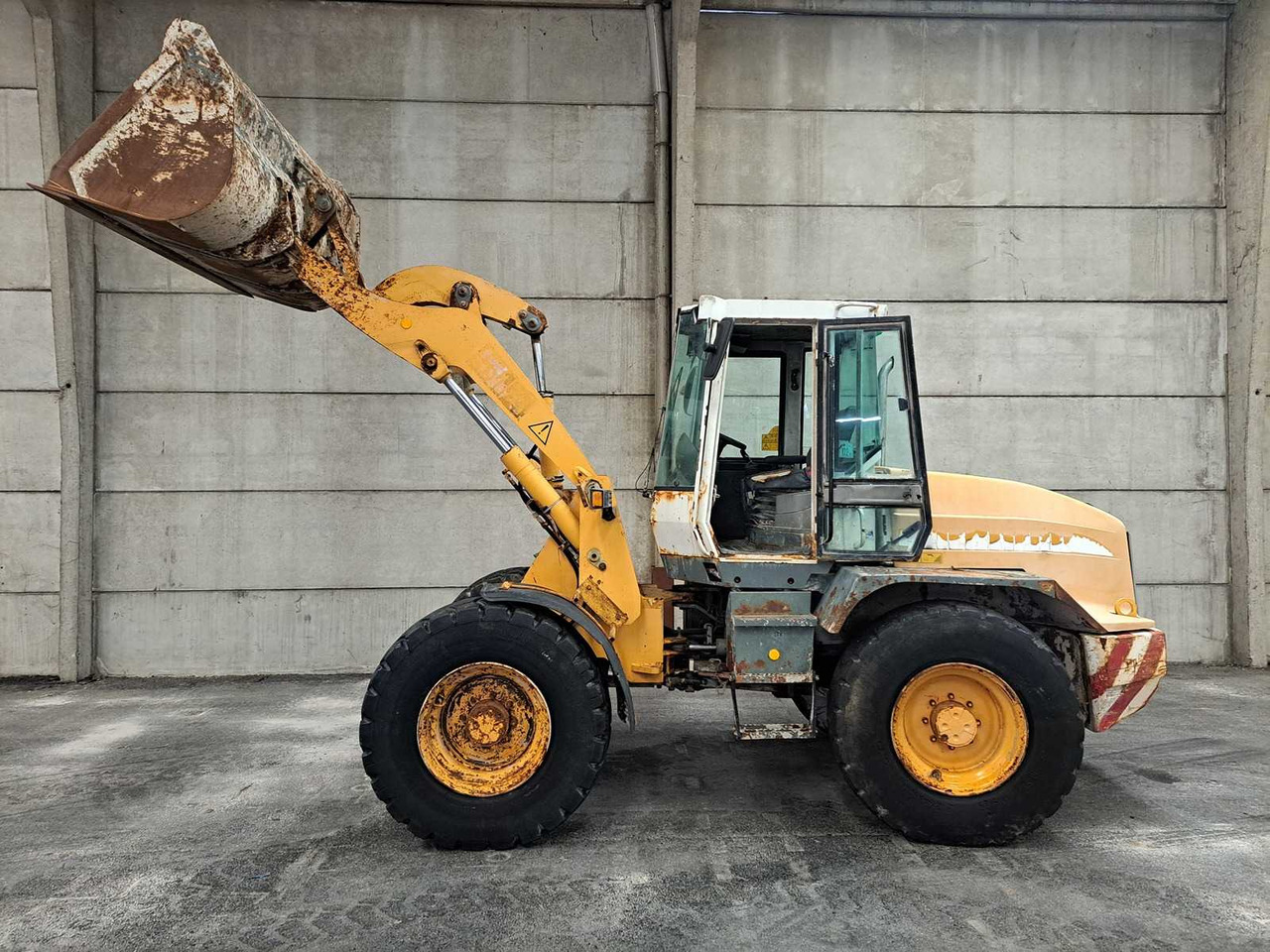 Liebherr L514 - Ελαστιχοφόρος φορτωτής: φωτογραφία 4 Liebherr L514 - Ελαστιχοφόρος φορτωτής: φωτογραφία 4