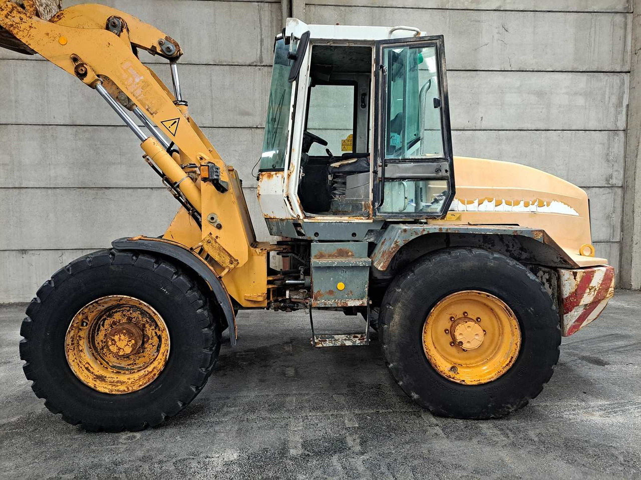 Liebherr L514 - Ελαστιχοφόρος φορτωτής: φωτογραφία 5 Liebherr L514 - Ελαστιχοφόρος φορτωτής: φωτογραφία 5