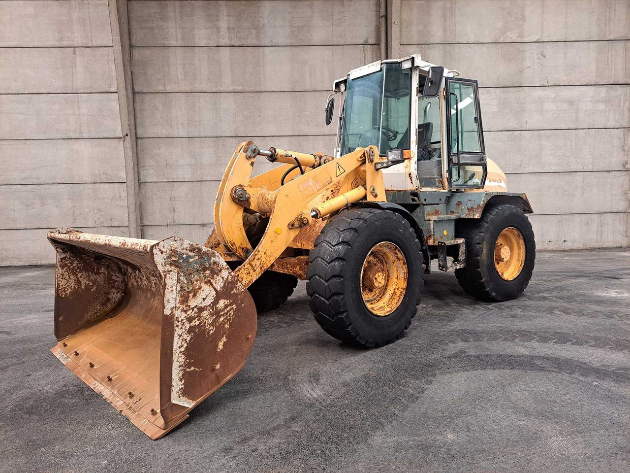 Liebherr L514 - Ελαστιχοφόρος φορτωτής: φωτογραφία 1 Liebherr L514 - Ελαστιχοφόρος φορτωτής: φωτογραφία 1