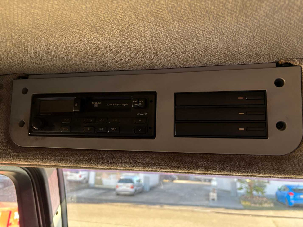 Φορτηγό MAN 8-163 / L 2000 TRUCK WITH BOX: φωτογραφία 17