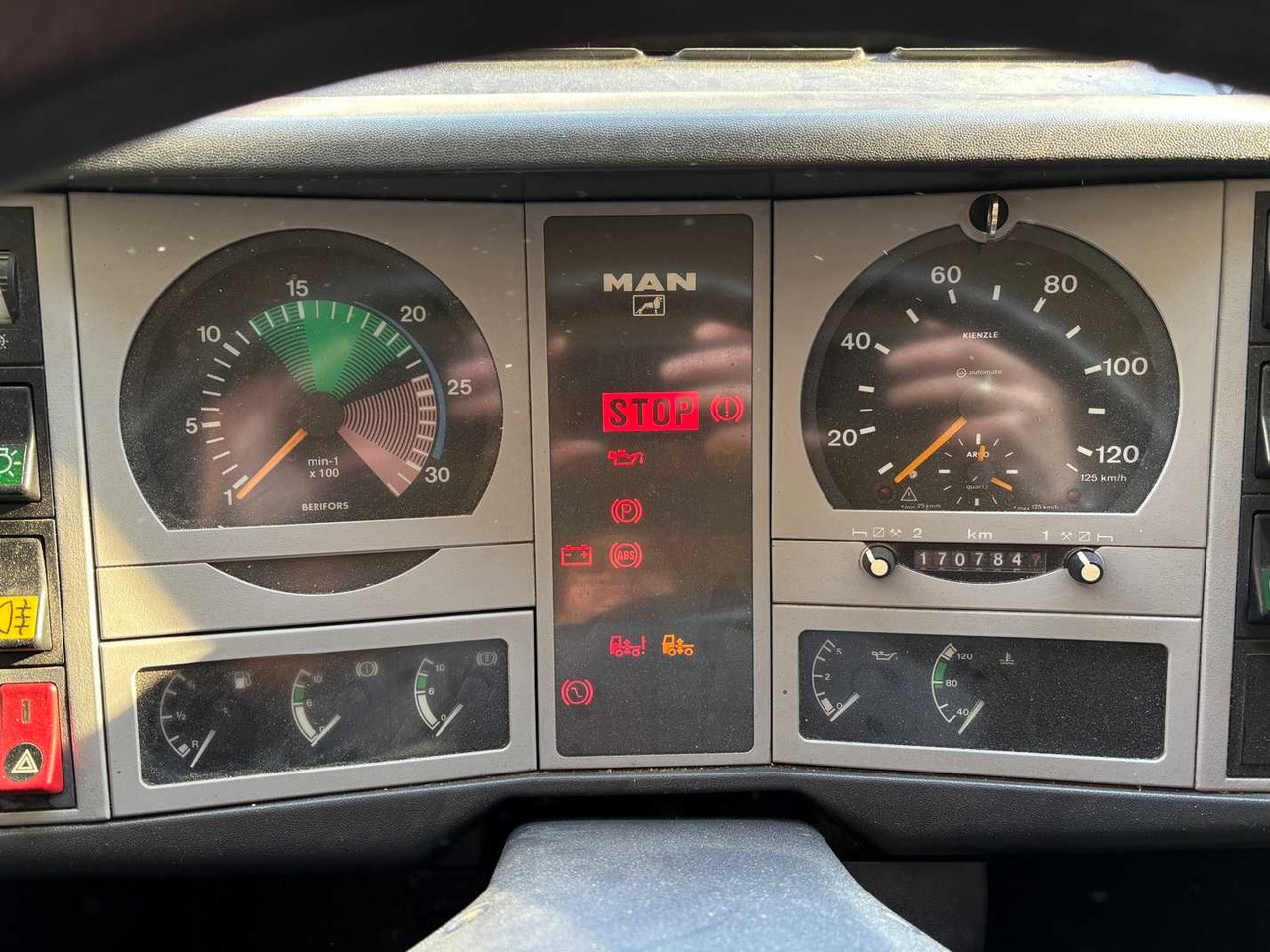 Φορτηγό MAN 8-163 / L 2000 TRUCK WITH BOX: φωτογραφία 23