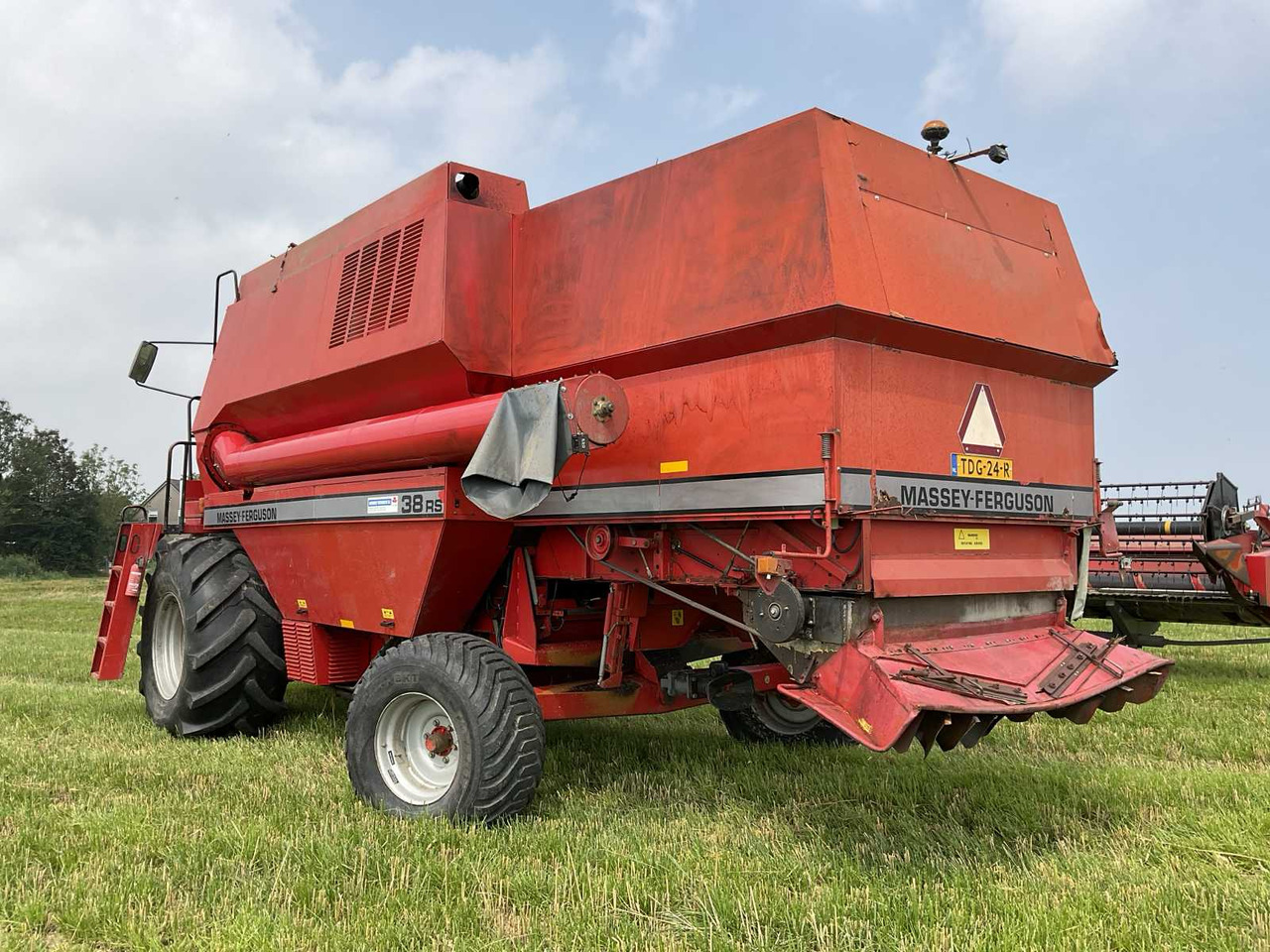Massey Ferguson 38 RS - Θεριζοαλωνιστική μηχανή: φωτογραφία 4 Massey Ferguson 38 RS - Θεριζοαλωνιστική μηχανή: φωτογραφία 4