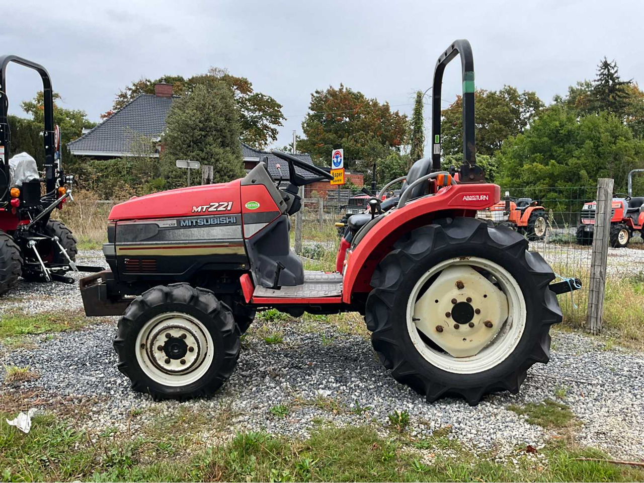 Mitsubishi MT221 - Τρακτέρ: φωτογραφία 2 Mitsubishi MT221 - Τρακτέρ: φωτογραφία 2
