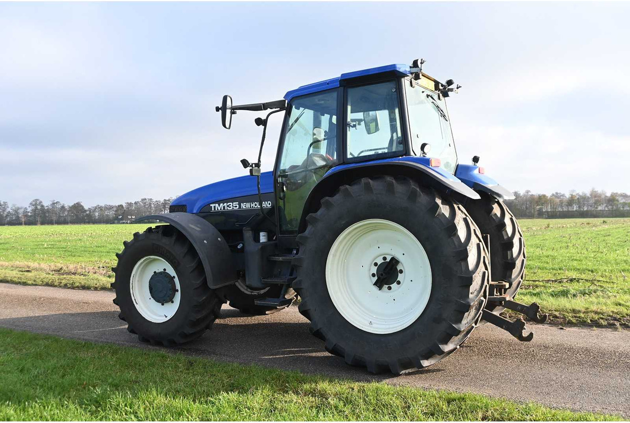 NEW HOLLAND - 1998 - TM135 - ALL-WHEEL DRIVE FARM TRACTOR - Τρακτέρ: φωτογραφία 5 NEW HOLLAND - 1998 - TM135 - ALL-WHEEL DRIVE FARM TRACTOR - Τρακτέρ: φωτογραφία 5