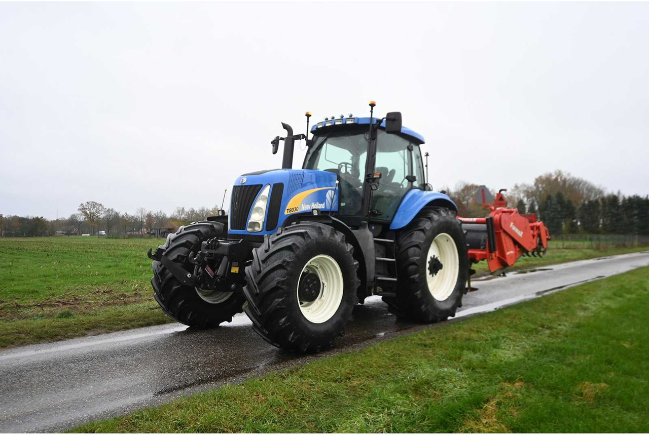 NEW HOLLAND - 2003 - TG230 - ALL-WHEEL DRIVE FARM TRACTOR - Τρακτέρ: φωτογραφία 3 NEW HOLLAND - 2003 - TG230 - ALL-WHEEL DRIVE FARM TRACTOR - Τρακτέρ: φωτογραφία 3