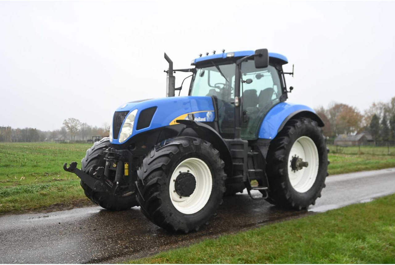NEW HOLLAND - 2007 - T7030 - ALL-WHEEL DRIVE FARM TRACTOR - Τρακτέρ: φωτογραφία 2 NEW HOLLAND - 2007 - T7030 - ALL-WHEEL DRIVE FARM TRACTOR - Τρακτέρ: φωτογραφία 2