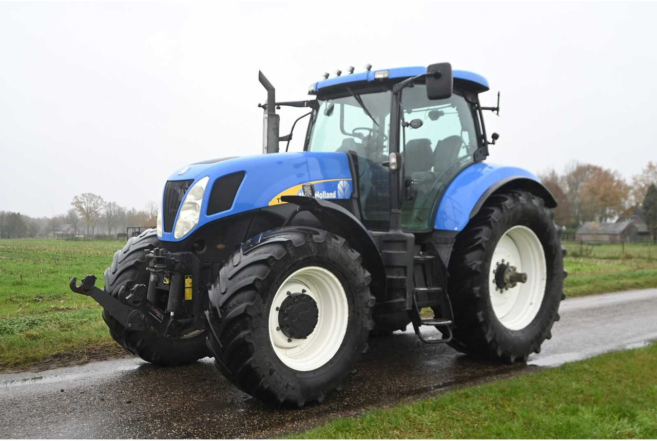 NEW HOLLAND - 2007 - T7030 - ALL-WHEEL DRIVE FARM TRACTOR - Τρακτέρ: φωτογραφία 1 NEW HOLLAND - 2007 - T7030 - ALL-WHEEL DRIVE FARM TRACTOR - Τρακτέρ: φωτογραφία 1