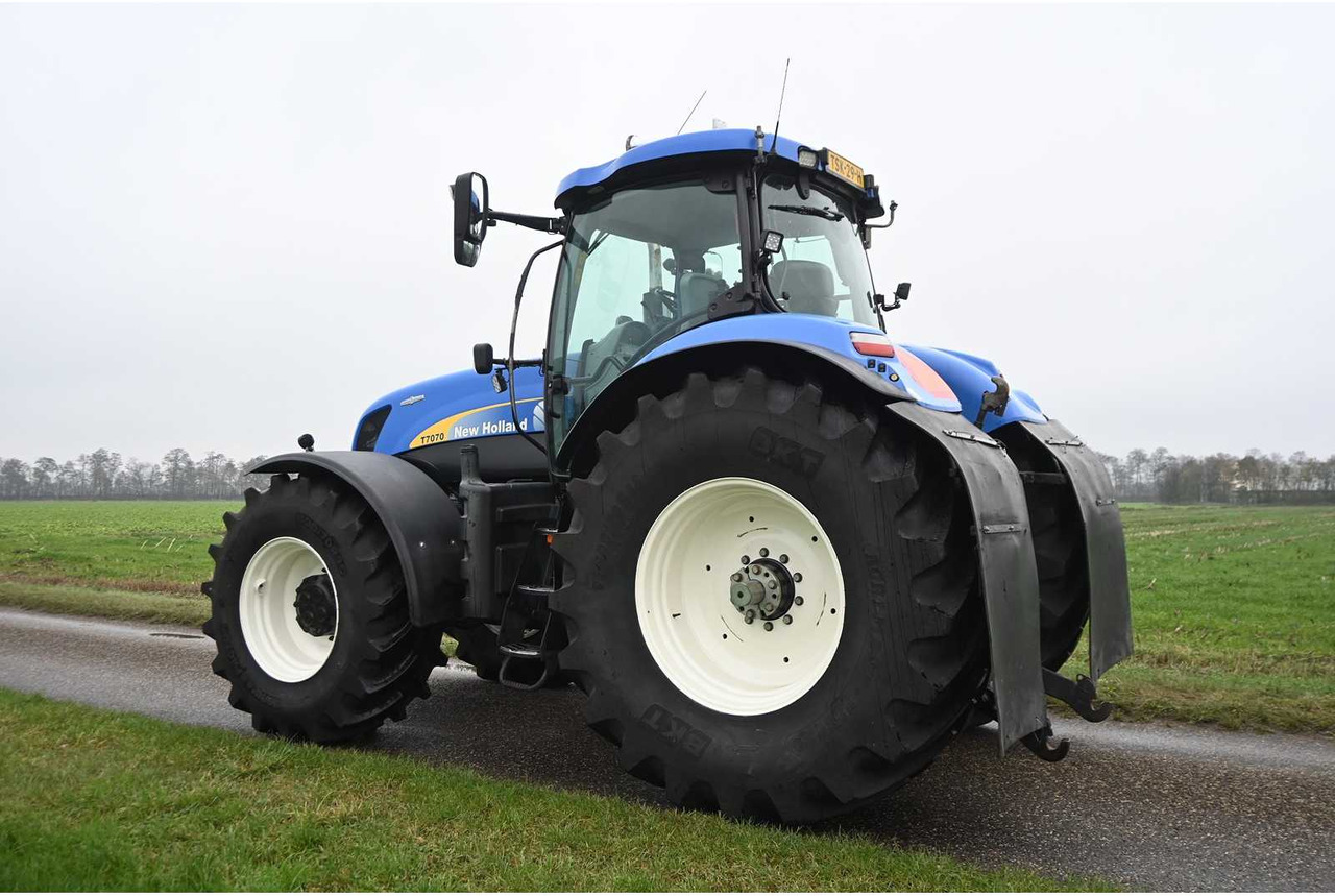 NEW HOLLAND - 2011 - T7070 - ALL-WHEEL DRIVE FARM TRACTOR - Τρακτέρ: φωτογραφία 4 NEW HOLLAND - 2011 - T7070 - ALL-WHEEL DRIVE FARM TRACTOR - Τρακτέρ: φωτογραφία 4
