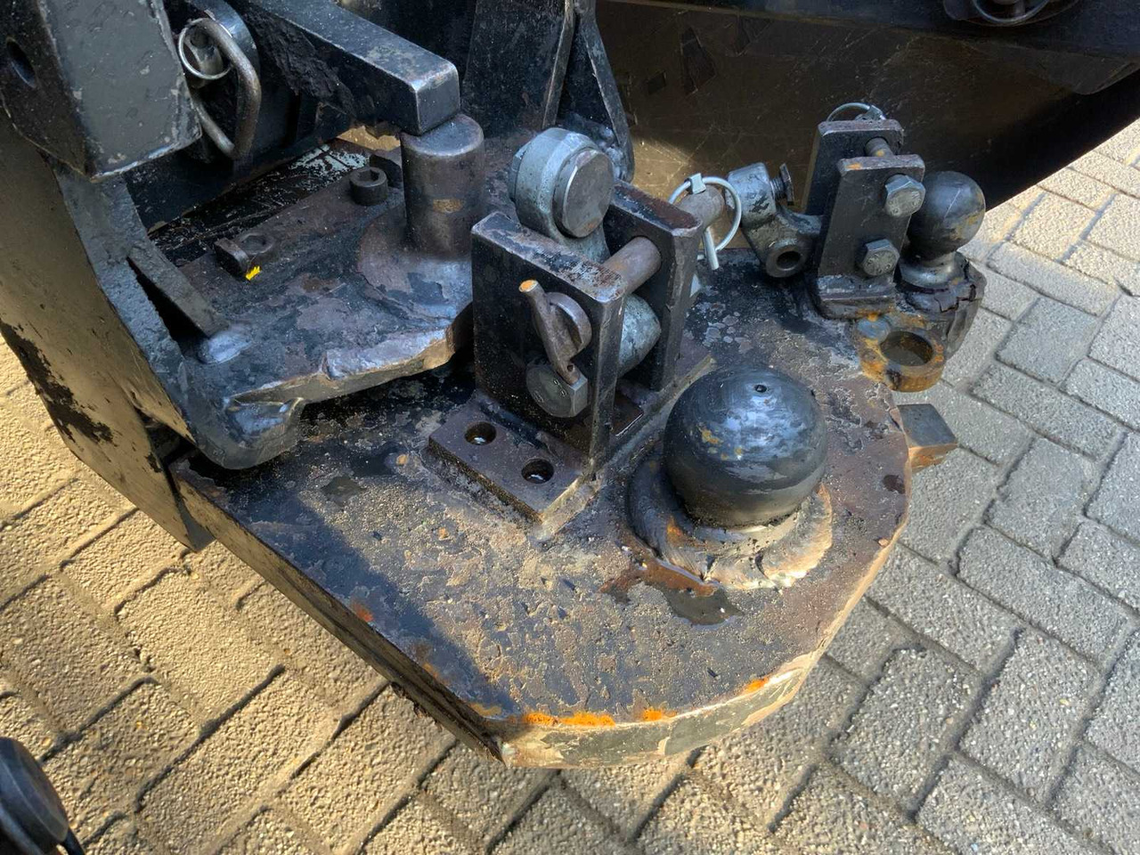 NEW HOLLAND 7000-SERIES / K80 - K50 TOWBAR - Τρακτέρ: φωτογραφία 1 NEW HOLLAND 7000-SERIES / K80 - K50 TOWBAR - Τρακτέρ: φωτογραφία 1