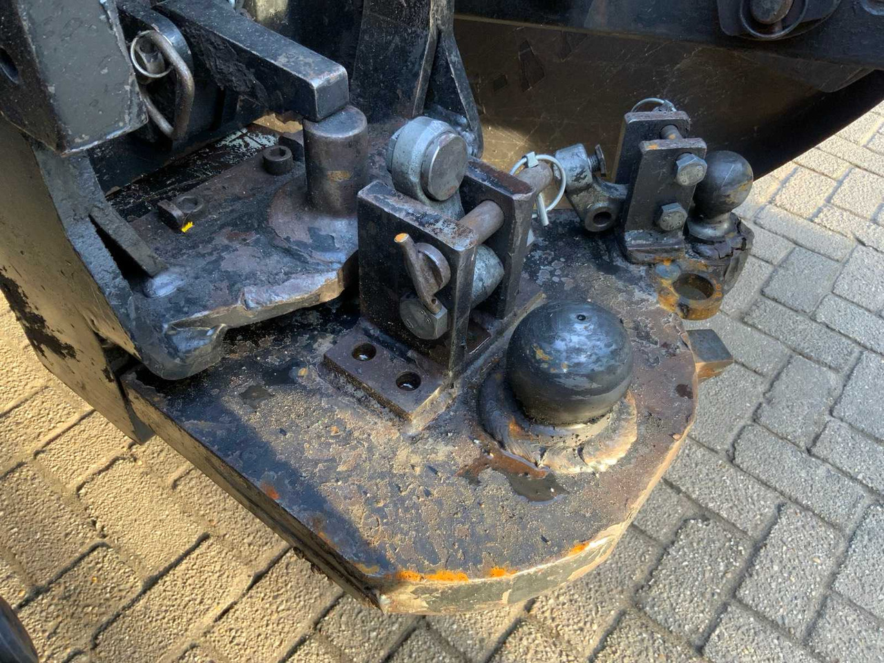 NEW HOLLAND 7000-SERIES / K80 - K50 TOWBAR - Τρακτέρ: φωτογραφία 2 NEW HOLLAND 7000-SERIES / K80 - K50 TOWBAR - Τρακτέρ: φωτογραφία 2