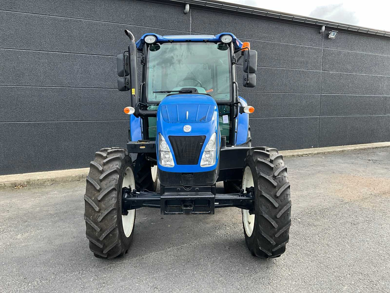 New Holland TD5.85 - Τρακτέρ: φωτογραφία 2 New Holland TD5.85 - Τρακτέρ: φωτογραφία 2