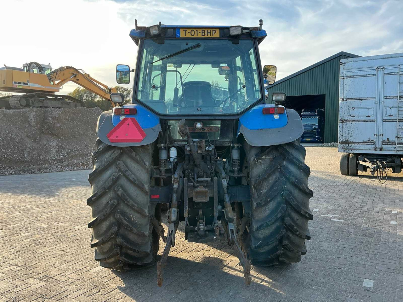 New holland TM135 - Τρακτέρ: φωτογραφία 4 New holland TM135 - Τρακτέρ: φωτογραφία 4
