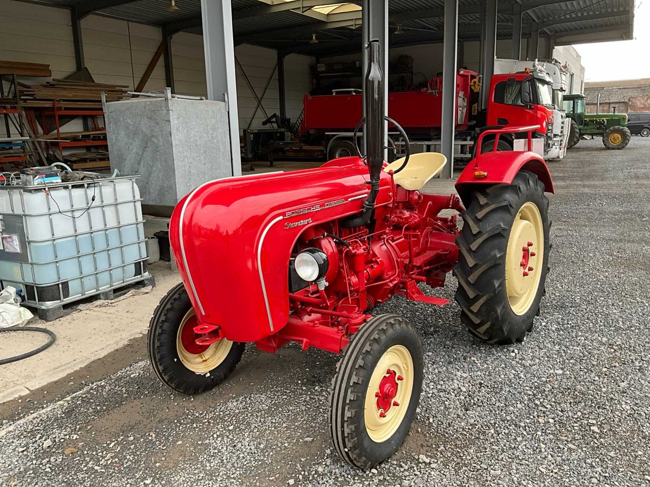 Porsche 218 standard - Τρακτέρ: φωτογραφία 1 Porsche 218 standard - Τρακτέρ: φωτογραφία 1