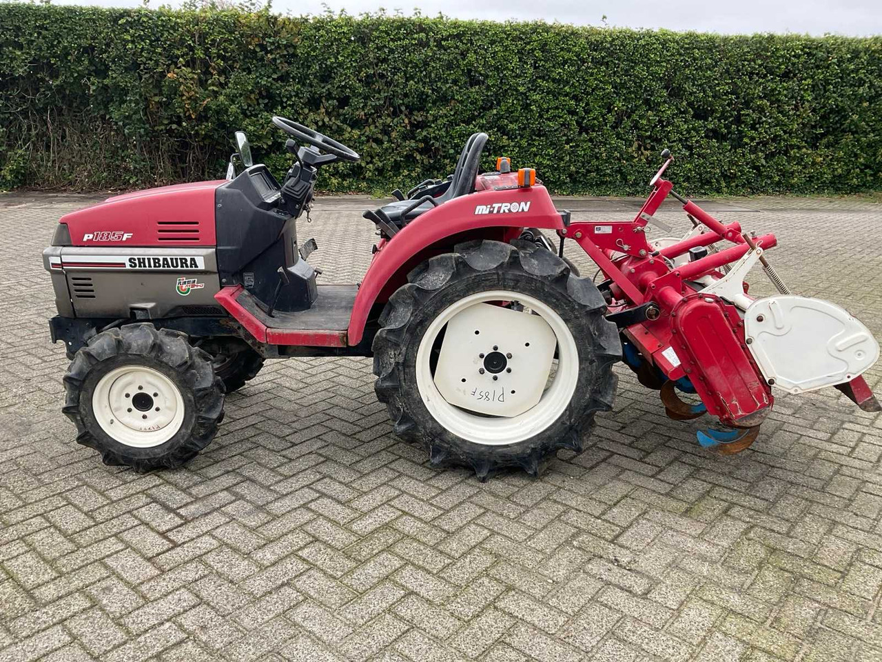 Shibaura P185F - Μικρό τρακτέρ: φωτογραφία 5 Shibaura P185F - Μικρό τρακτέρ: φωτογραφία 5