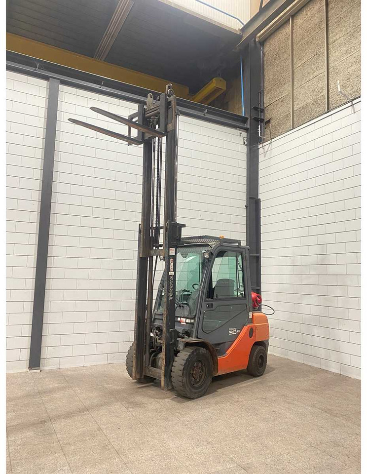 TOYOTA - 2008 - 02-8 FGF 30 - FORKLIFT - Περονοφόρο όχημα: φωτογραφία 5 TOYOTA - 2008 - 02-8 FGF 30 - FORKLIFT - Περονοφόρο όχημα: φωτογραφία 5