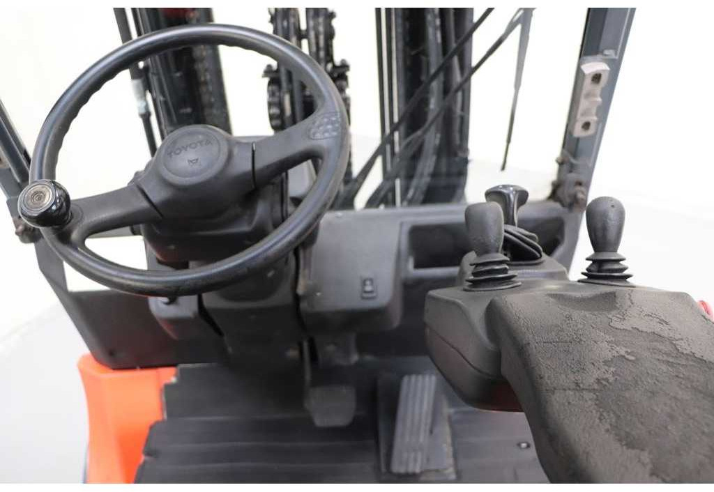 TOYOTA - 2010 - 7FBMF30 - FORKLIFT, TRIPLEX - Περονοφόρο όχημα: φωτογραφία 3 TOYOTA - 2010 - 7FBMF30 - FORKLIFT, TRIPLEX - Περονοφόρο όχημα: φωτογραφία 3
