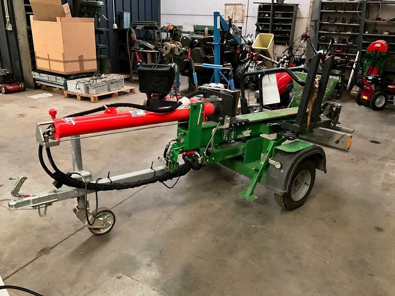 Thor DEMO - Farmer Multiuse Road 18 ton - Σχιστικό ξύλων: φωτογραφία 2 Thor DEMO - Farmer Multiuse Road 18 ton - Σχιστικό ξύλων: φωτογραφία 2