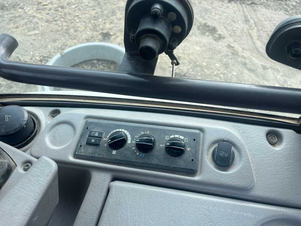 Ελαστιχοφόρος φορτωτής VOLVO L45G-TP: φωτογραφία 43