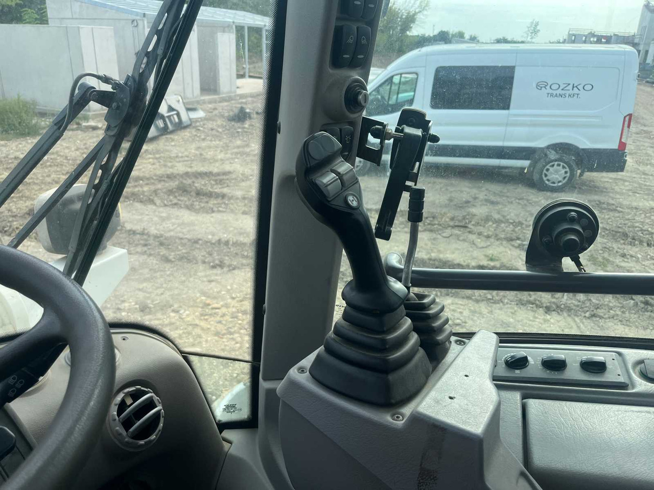 Ελαστιχοφόρος φορτωτής VOLVO L45G-TP: φωτογραφία 44