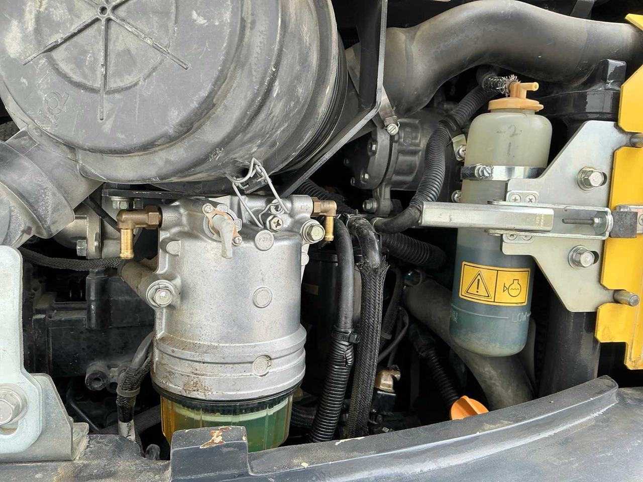 Ερπυστριοφόρος εκσκαφέας Yanmar SV100-2A: φωτογραφία 30 Ερπυστριοφόρος εκσκαφέας Yanmar SV100-2A: φωτογραφία 30