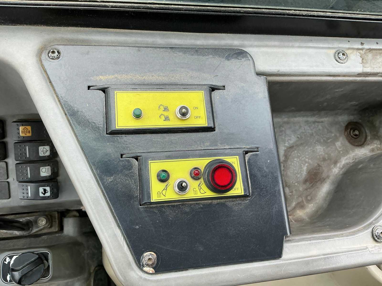 Ερπυστριοφόρος εκσκαφέας Yanmar SV100-2A: φωτογραφία 38 Ερπυστριοφόρος εκσκαφέας Yanmar SV100-2A: φωτογραφία 38