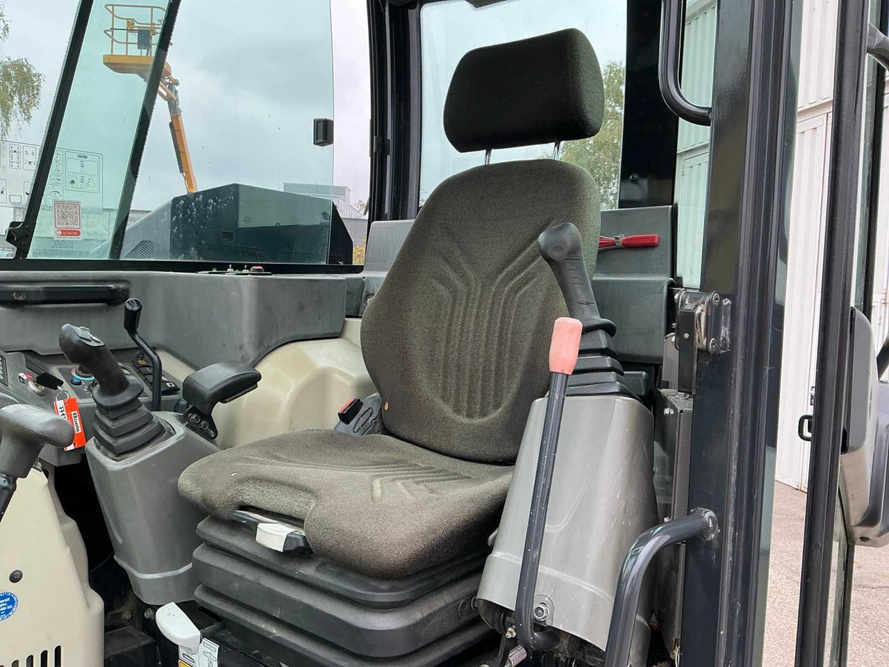 Ερπυστριοφόρος εκσκαφέας Yanmar SV100-2A: φωτογραφία 37 Ερπυστριοφόρος εκσκαφέας Yanmar SV100-2A: φωτογραφία 37