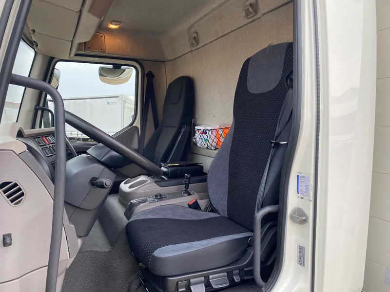 Interior photo 2: Φορτηγό μουσαμάς DAF LF 230 LF 230.12. EURO6. 2020. Schuifzeil. 720x248x260