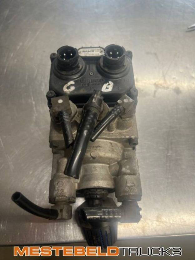 Mercedes-Benz Voetremklep - Εξαρτήματα φρένων για Φορτηγό: φωτογραφία 1 Mercedes-Benz Voetremklep - Εξαρτήματα φρένων για Φορτηγό: φωτογραφία 1